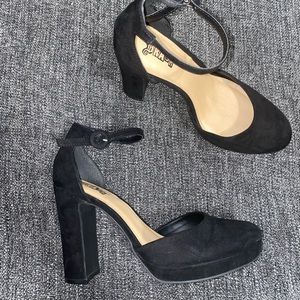 Women’s black heels